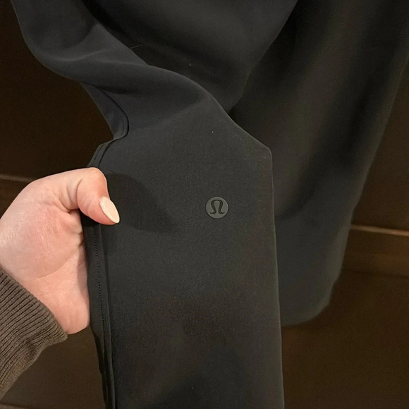 Lululemon On The Fly Crop *Woven 23” Pants -Black (4) - Picture 9 of 9